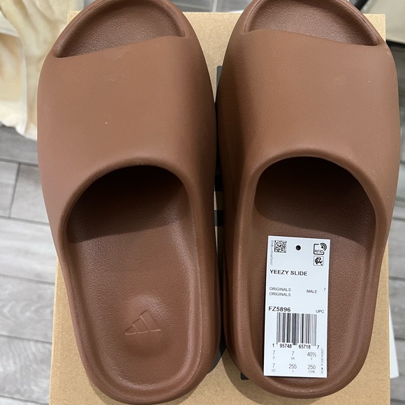 Adidas Yeezy Slide in flax - Picture 3 of 4
